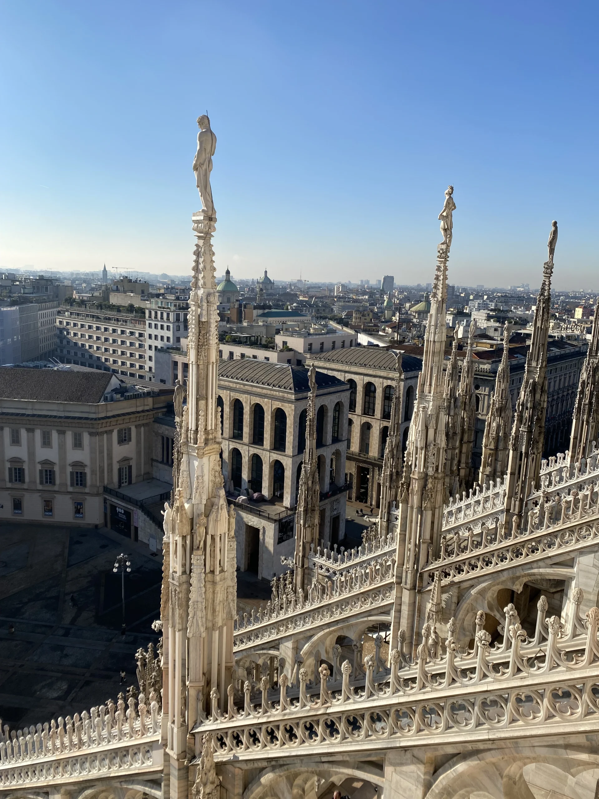 Uitzicht vanaf Duomo van Milaan