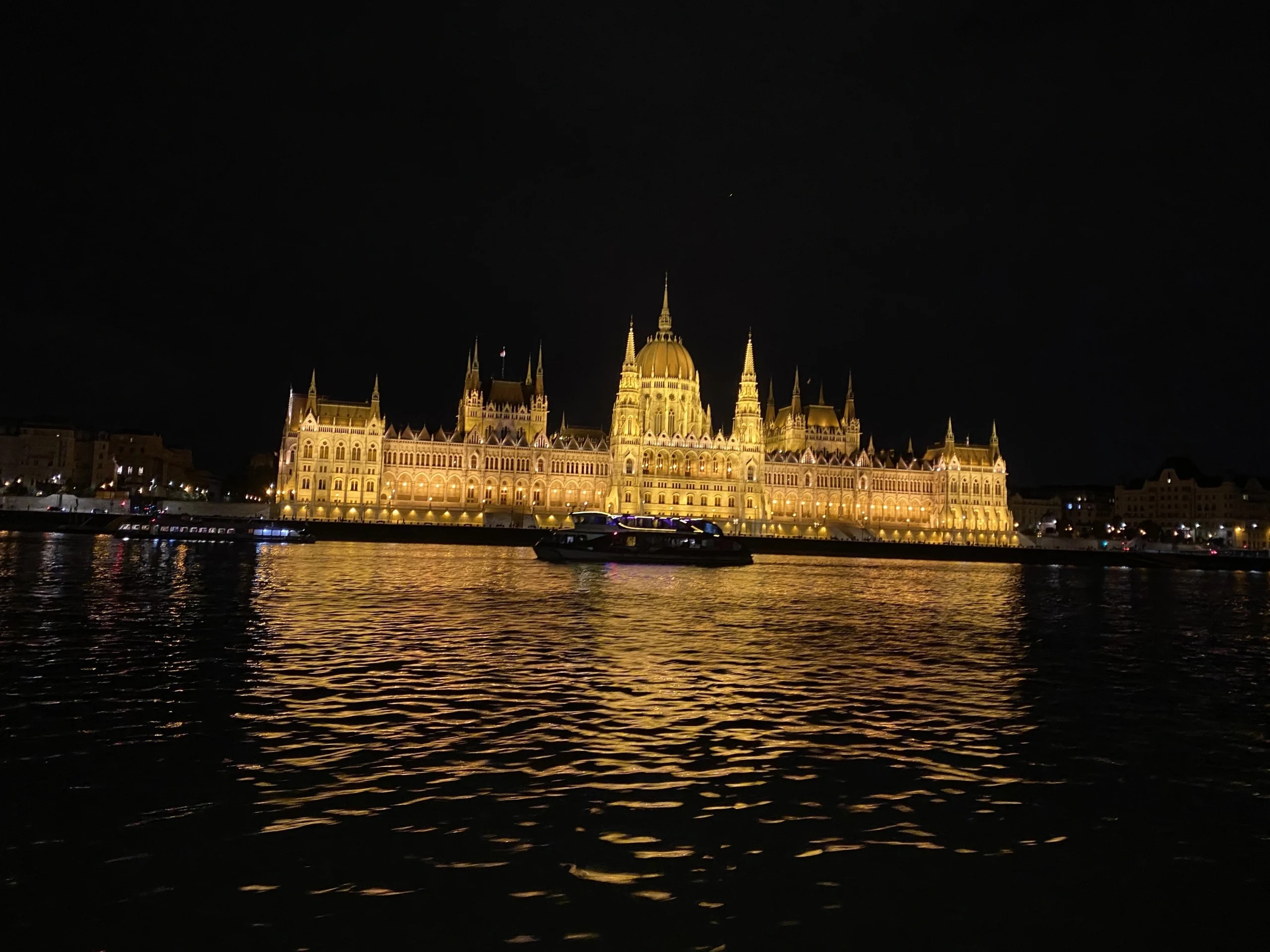 Boottocht avond uitzicht op Hongaars Parlement