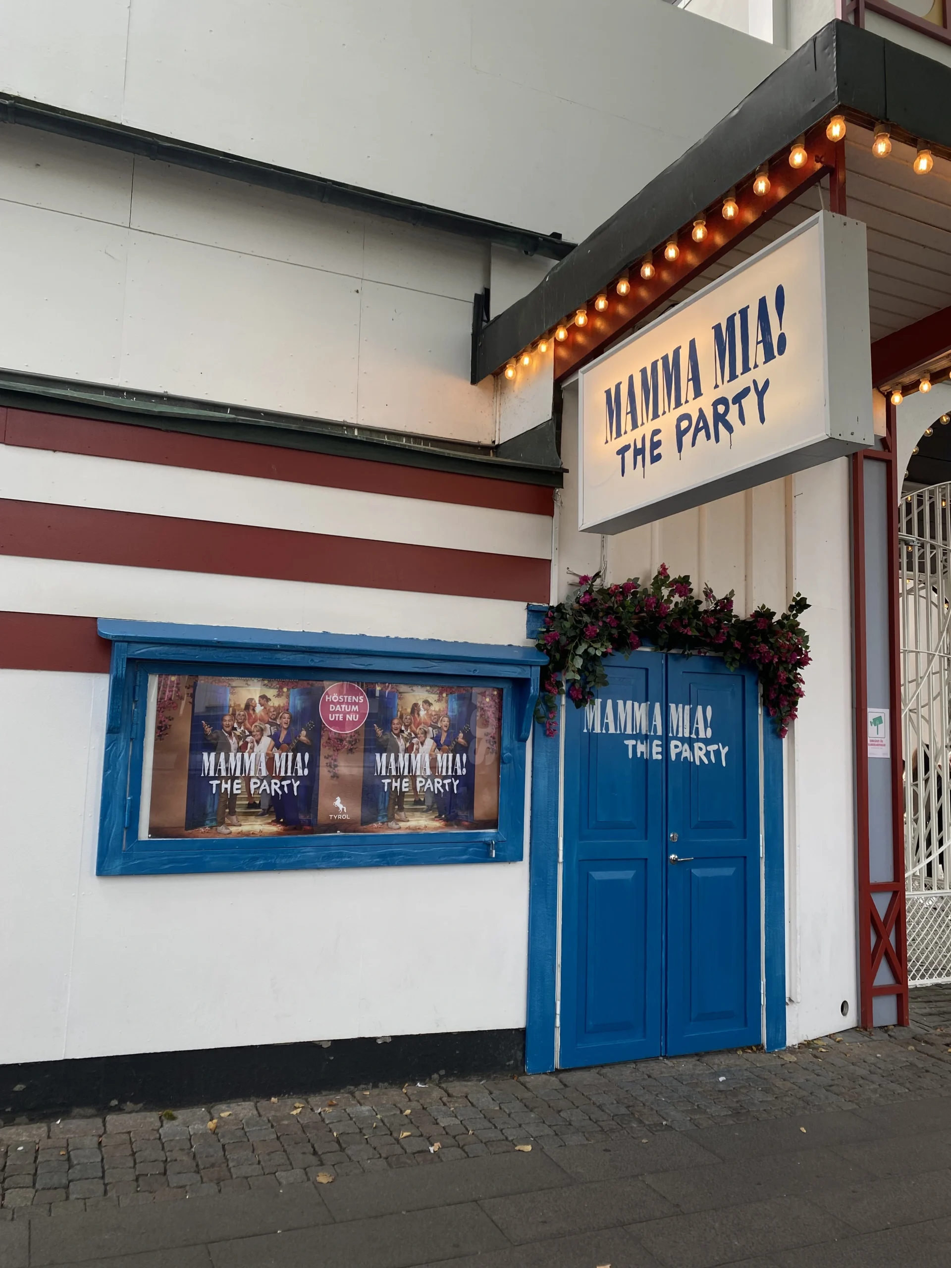 Voorkant ABBA museum Mamma Mia