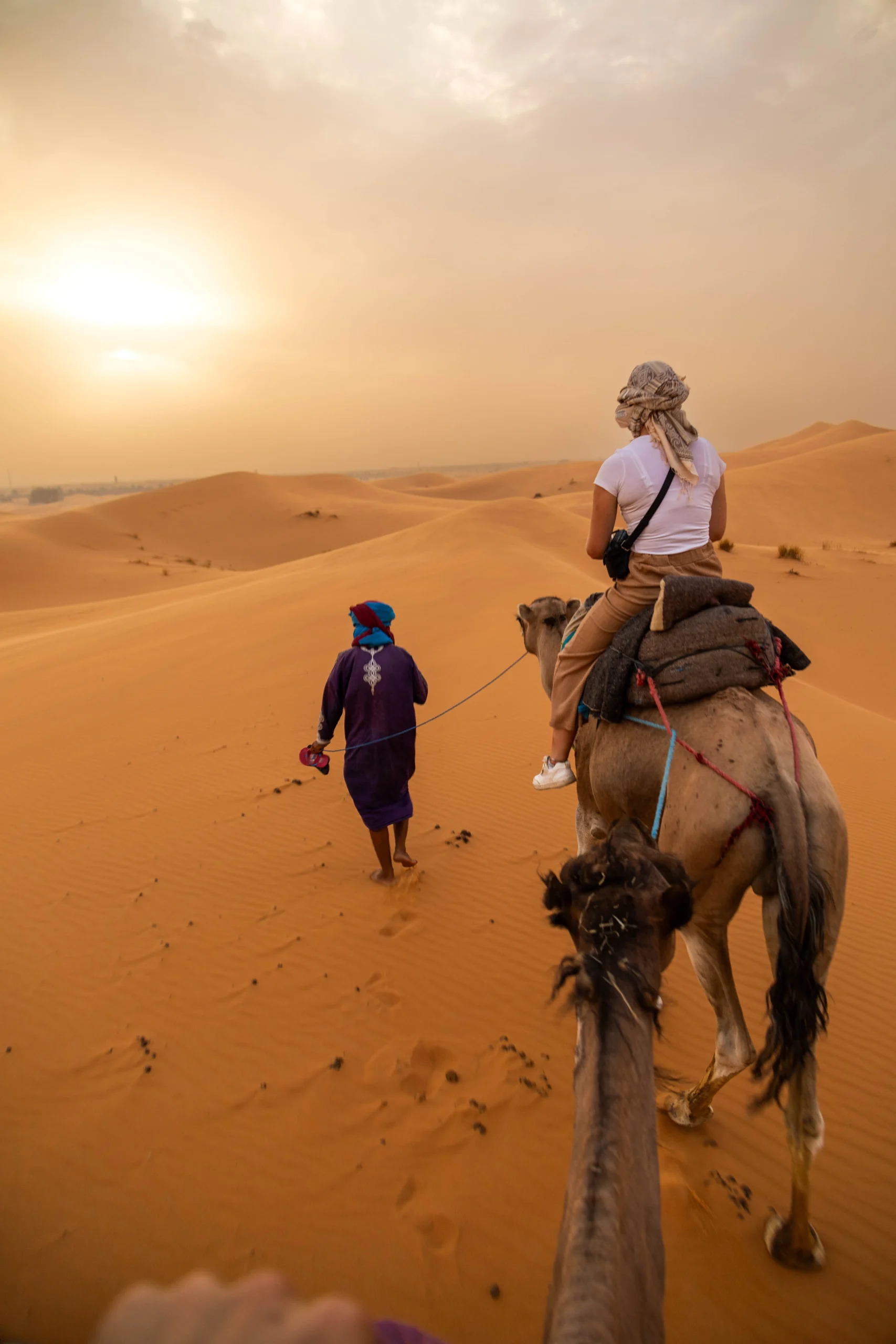 Kamelentocht door de Sahara woestijn