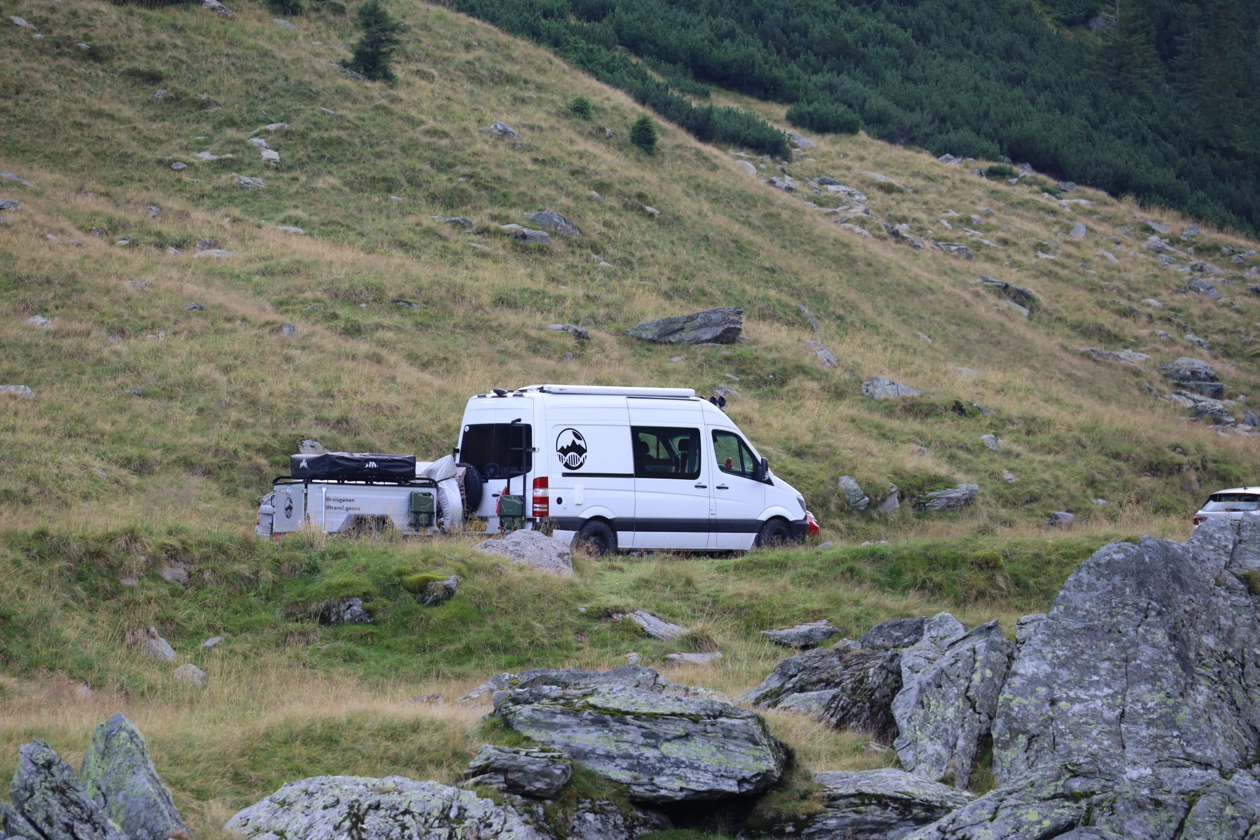 Buscamper bergweg Roemenie
