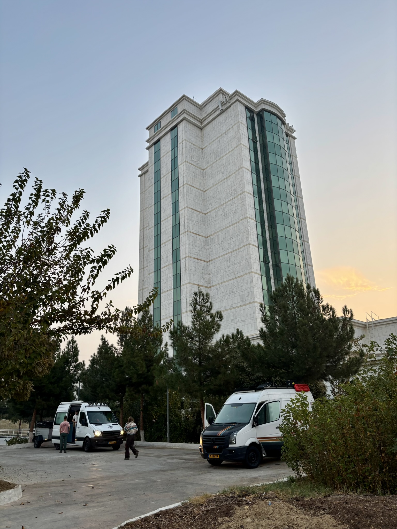 Turkmenistan met eigen buscamper